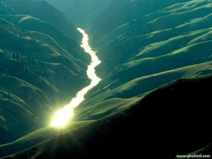 amazing-superb-beautiful-awesome-natural-lake-view-between-green-mountains